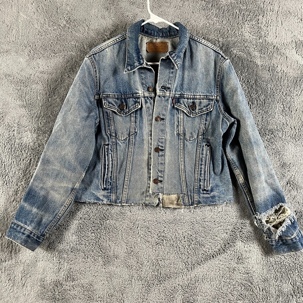 Vtg Levi's Trucker Jacket Mens 42 Blue Denim Long Sleeve Collared Button Front